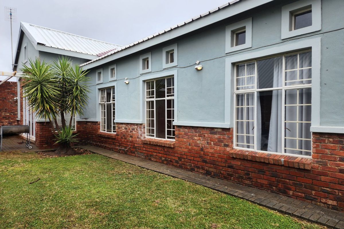 3 BEDROOM TOWNHOUSE IN LA HOFF - Photo 4