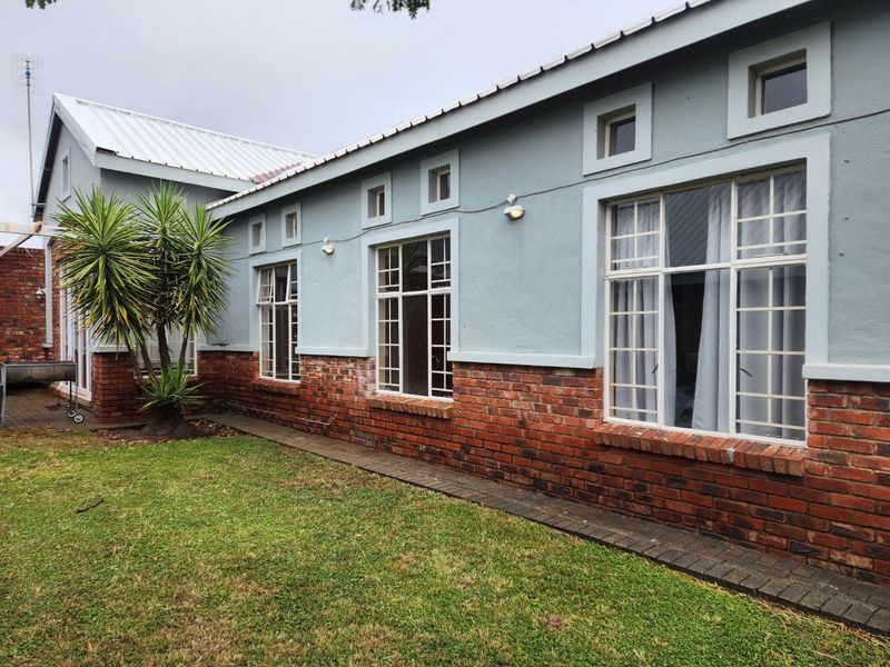 3 BEDROOM TOWNHOUSE IN LA HOFF - Photo 4