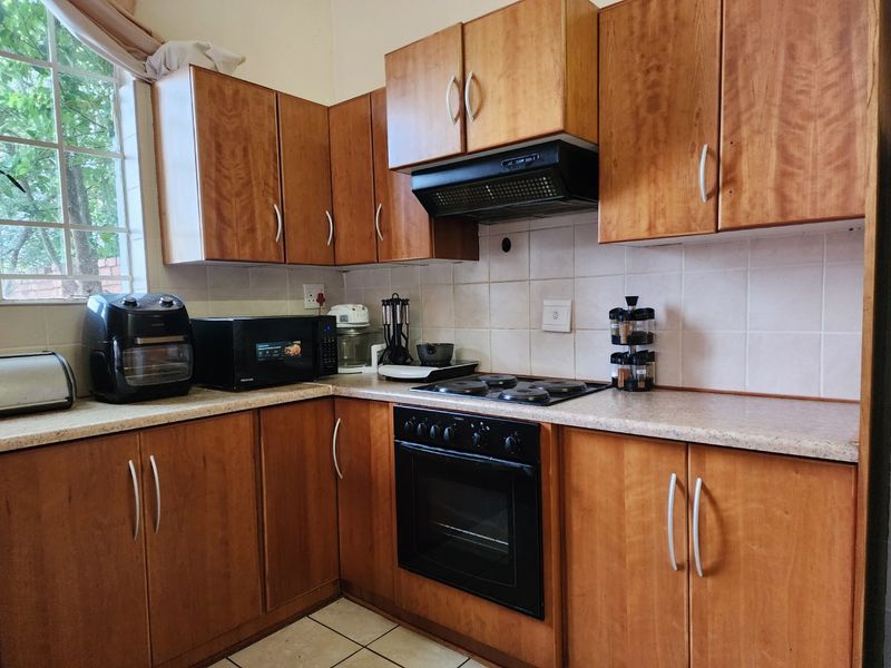 3 BEDROOM TOWNHOUSE IN LA HOFF - Photo 10