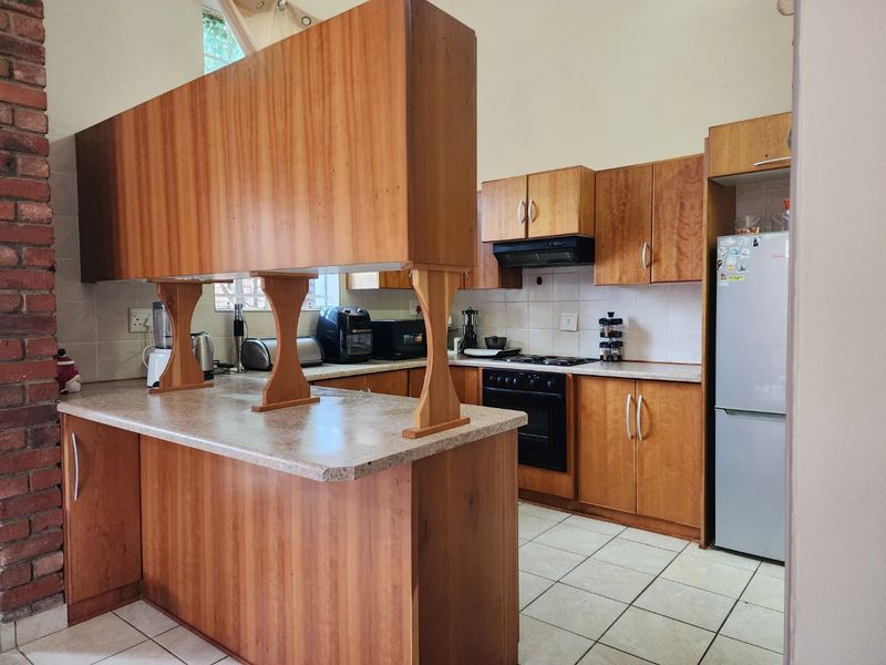 3 BEDROOM TOWNHOUSE IN LA HOFF - Photo 8