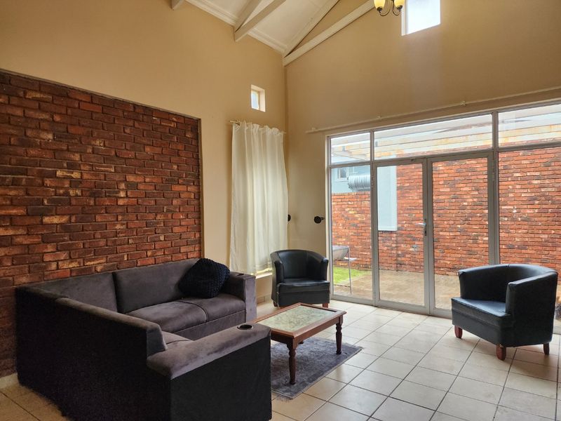 3 BEDROOM TOWNHOUSE IN LA HOFF - Photo 6