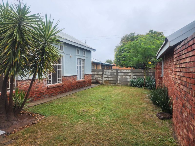 3 BEDROOM TOWNHOUSE IN LA HOFF - Photo 3