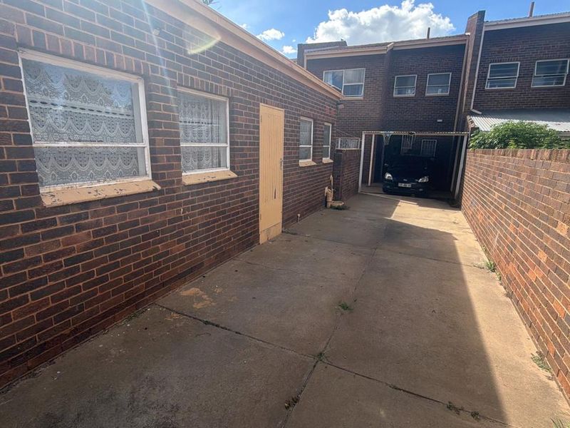 3 Bedroom Townhouse for sale in Stilfontein - Photo 3