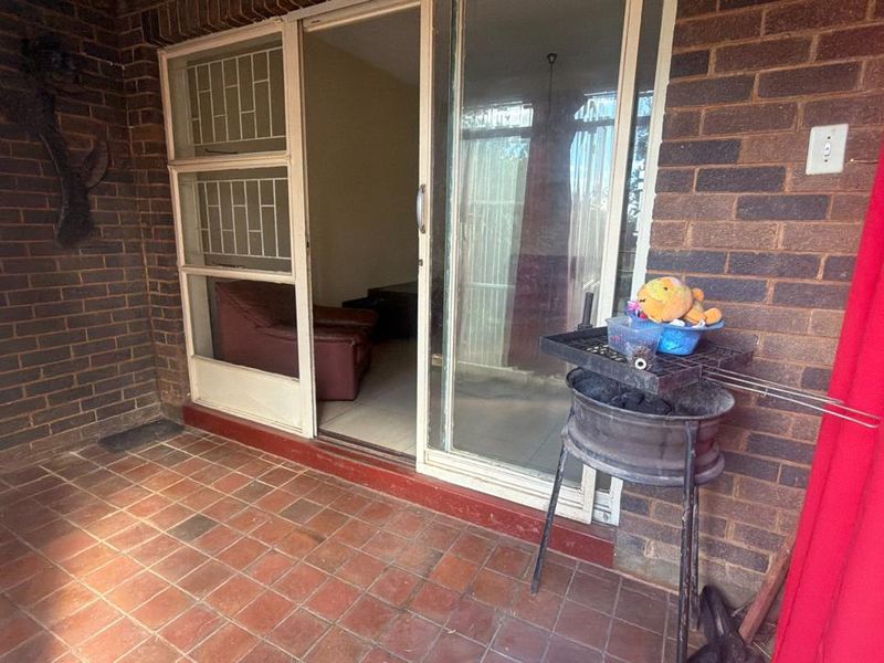 3 Bedroom Townhouse for sale in Stilfontein - Photo 2