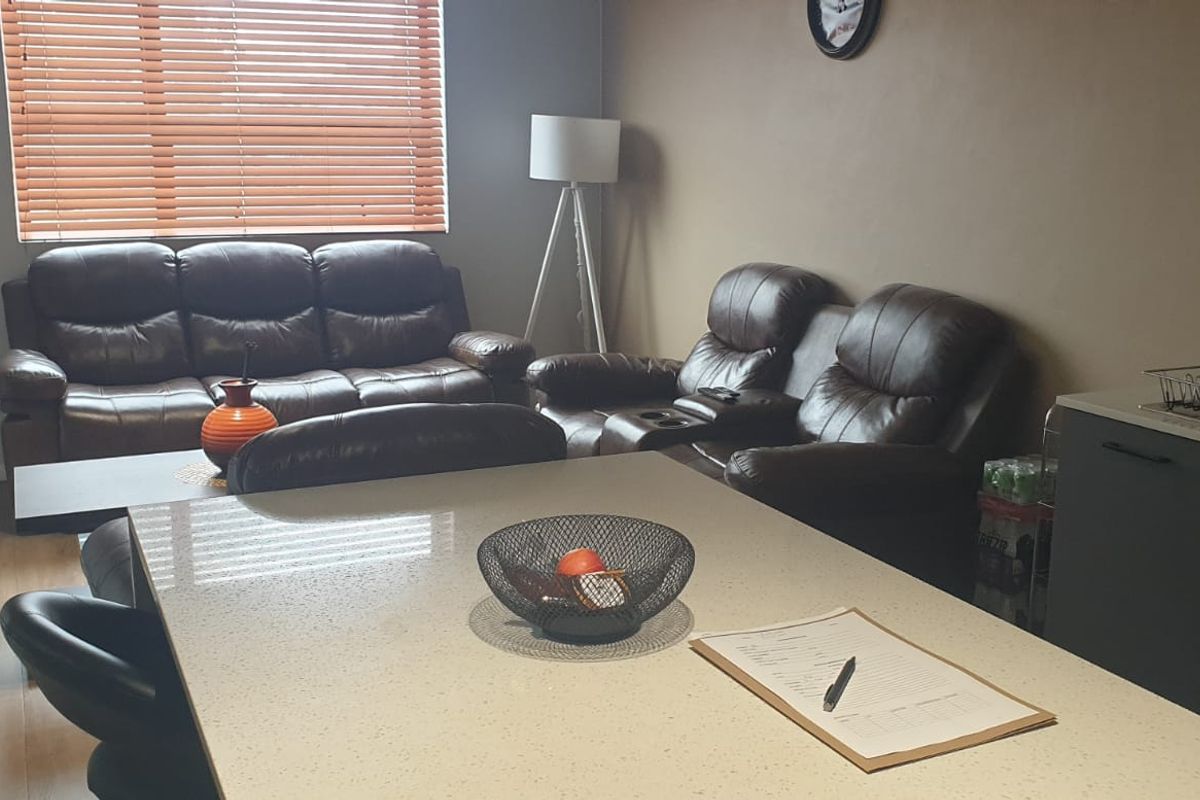 Modern 2-Bedroom Apartment in New Development with Upmarket Finishes - Photo 4