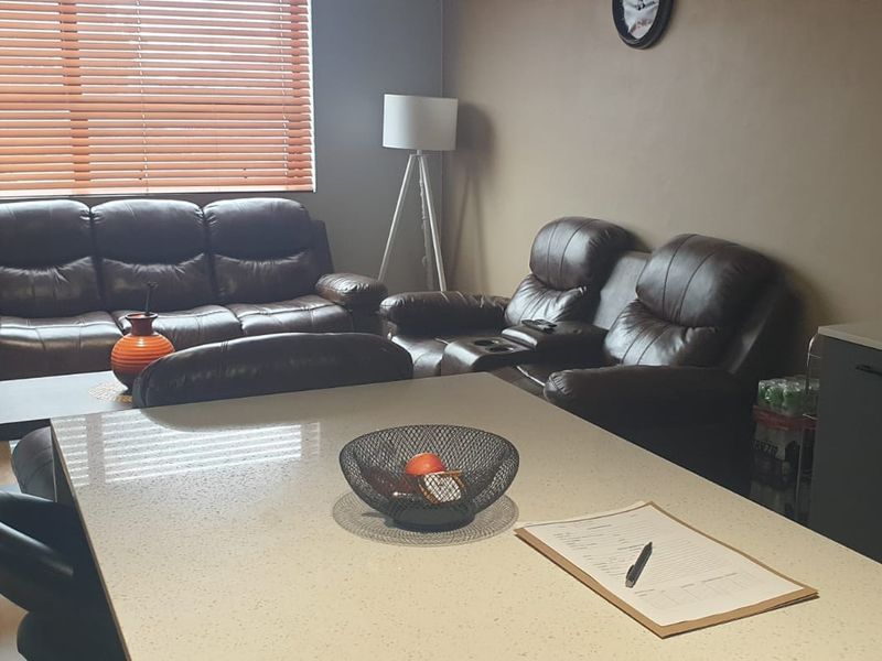 Modern 2-Bedroom Apartment in New Development with Upmarket Finishes - Photo 4