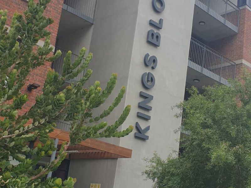 Modern 2-Bedroom Apartment in New Development with Upmarket Finishes - Photo 3