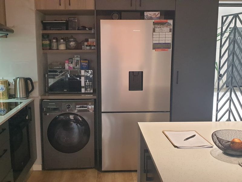 Modern 2-Bedroom Apartment in New Development with Upmarket Finishes - Photo 8