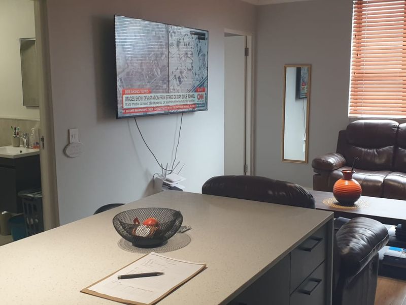 Modern 2-Bedroom Apartment in New Development with Upmarket Finishes - Photo 7