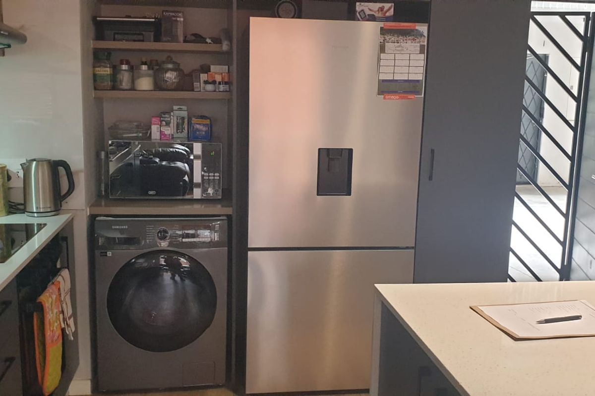 Modern 2-Bedroom Apartment in New Development with Upmarket Finishes - Photo 5