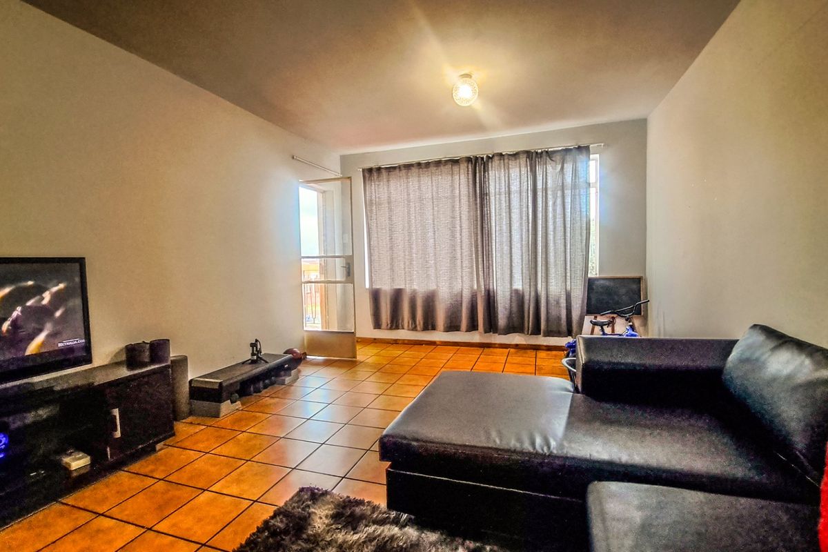 Charming 2-Bedroom Flat with Balcony - Photo 4