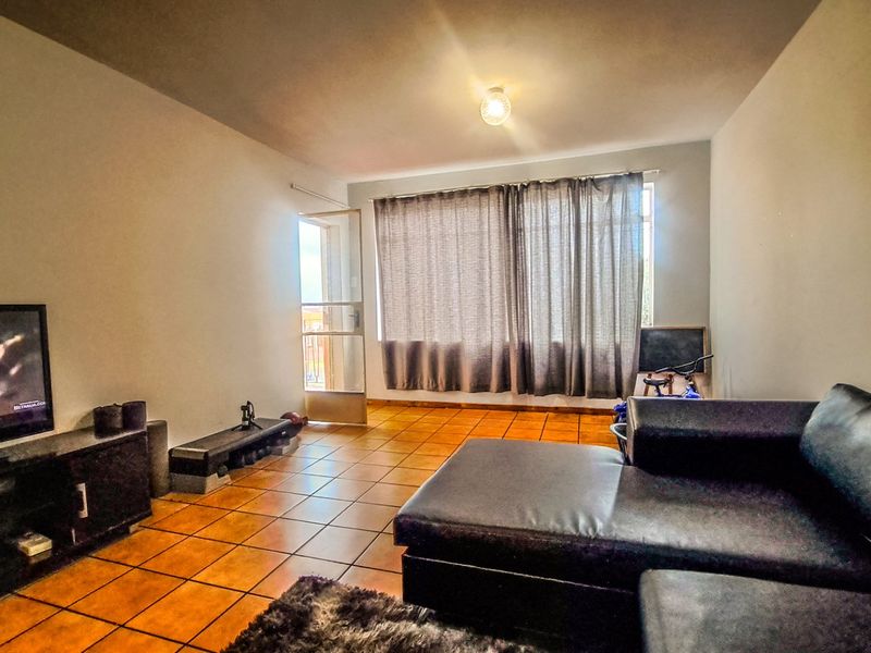 Charming 2-Bedroom Flat with Balcony - Photo 4