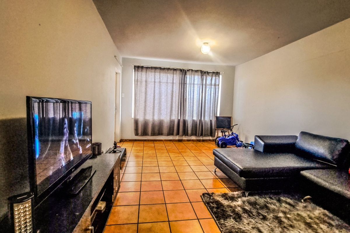 Charming 2-Bedroom Flat with Balcony - Photo 5