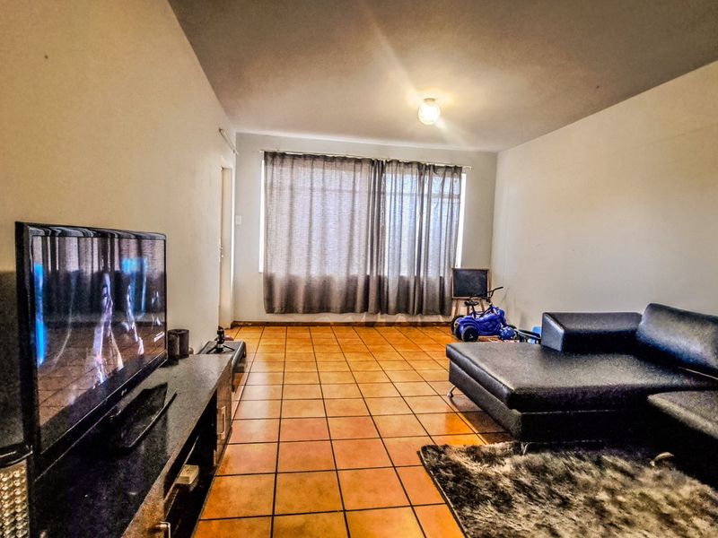 Charming 2-Bedroom Flat with Balcony - Photo 5