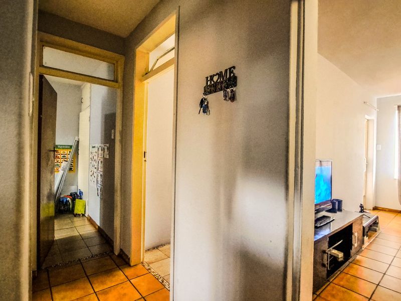 Charming 2-Bedroom Flat with Balcony - Photo 10