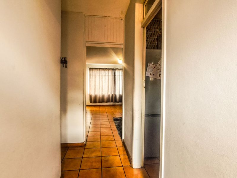 Charming 2-Bedroom Flat with Balcony - Photo 9