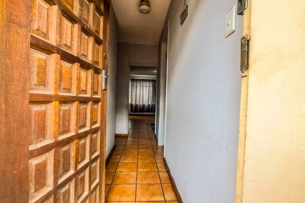 Charming 2-Bedroom Flat with Balcony - Photo 3