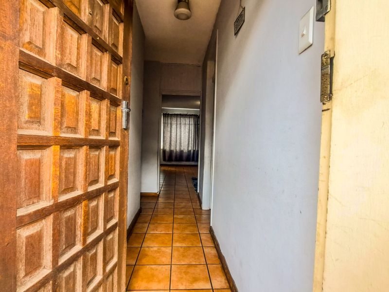 Charming 2-Bedroom Flat with Balcony - Photo 3