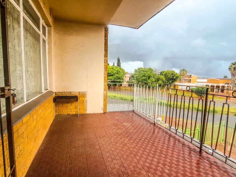 Charming 2-Bedroom Flat with Balcony - Photo 8