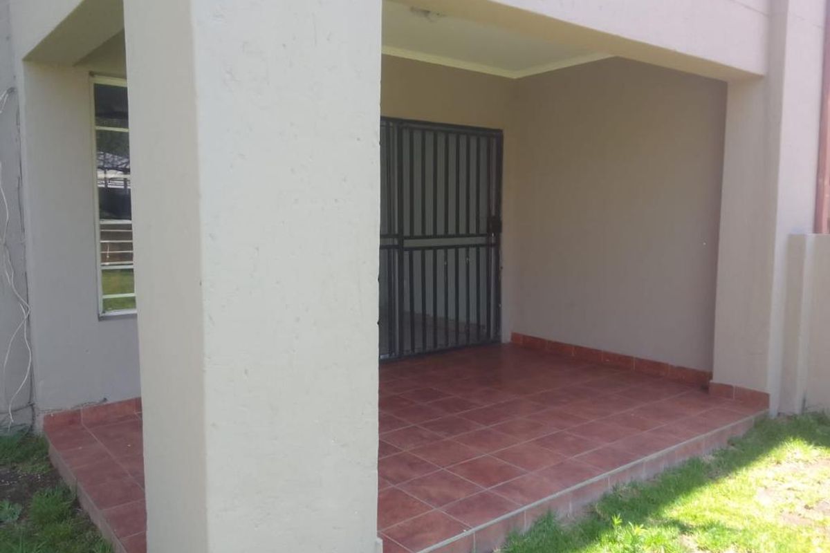 Nice Ground Floor Unit and spacious garden  - Photo 3