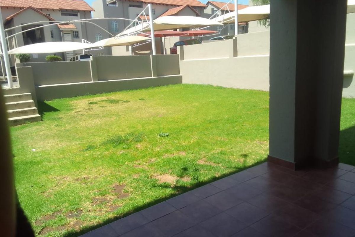 Nice Ground Floor Unit and spacious garden  - Photo 5