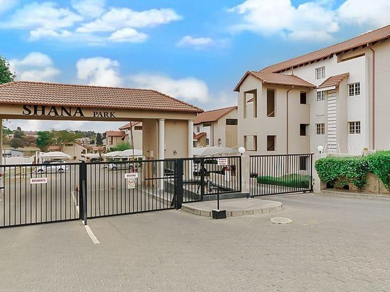 Nice Ground Floor Unit and spacious garden  - Photo 2