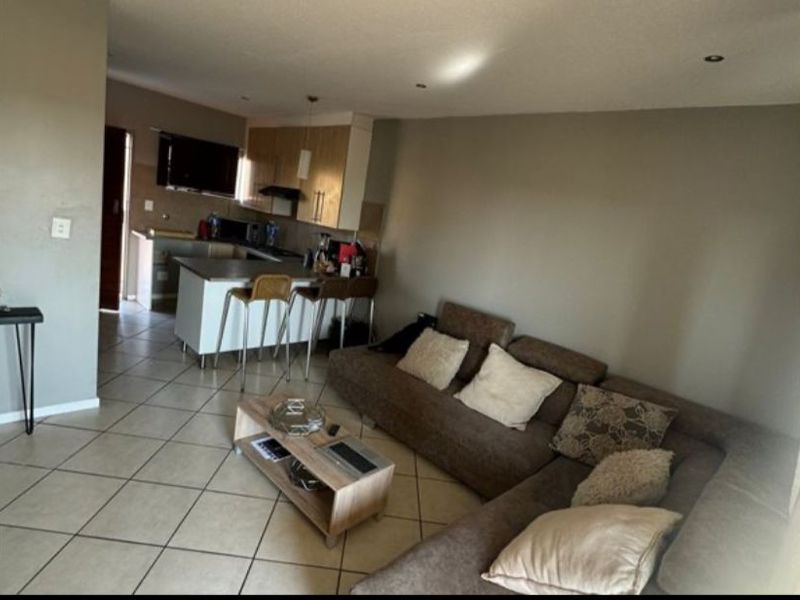 Nice Ground Floor Unit and spacious garden  - Photo 9