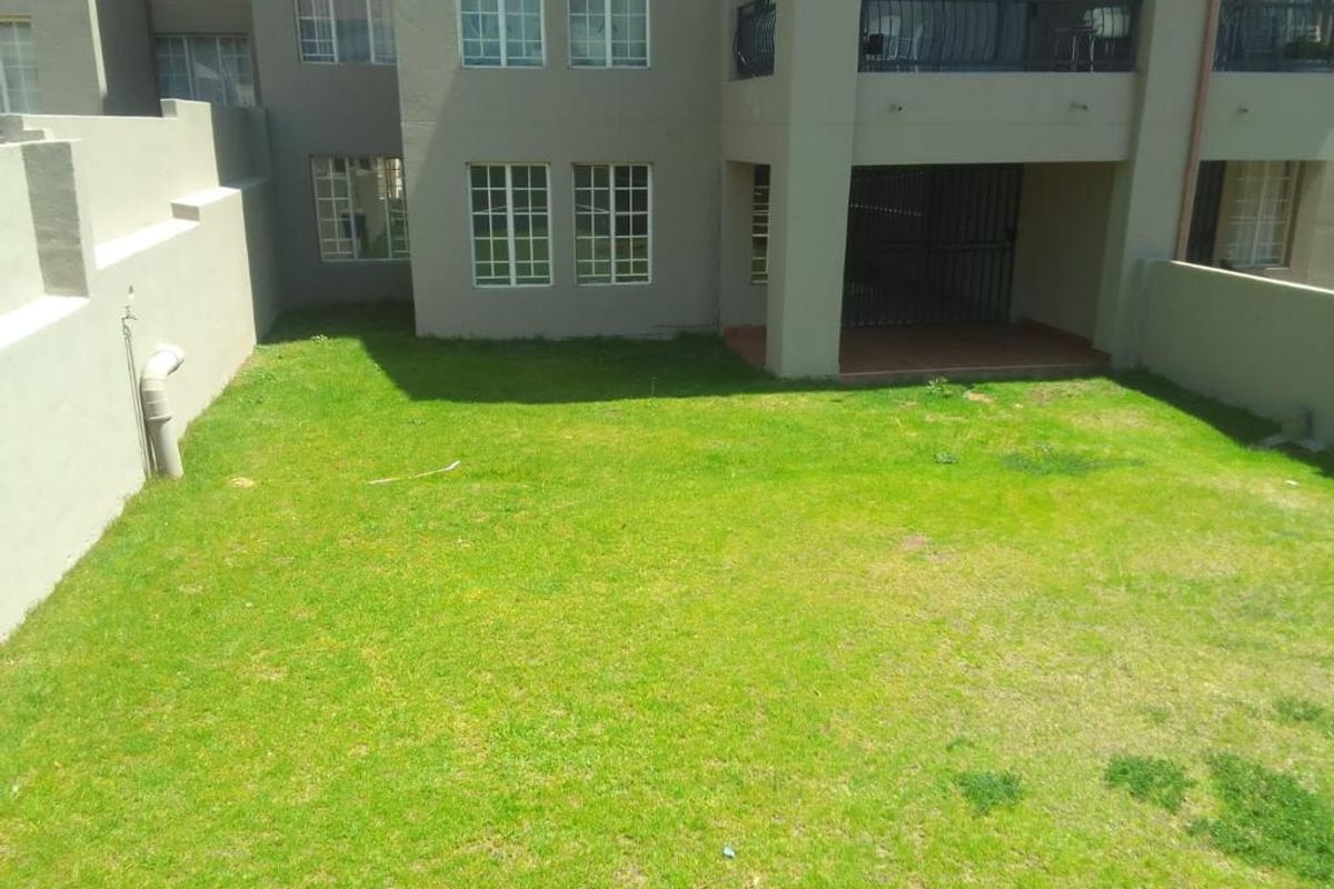 Nice Ground Floor Unit and spacious garden  - Photo 4