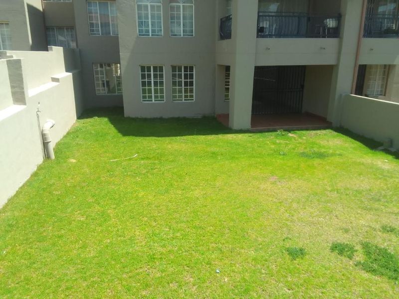 Nice Ground Floor Unit and spacious garden  - Photo 4