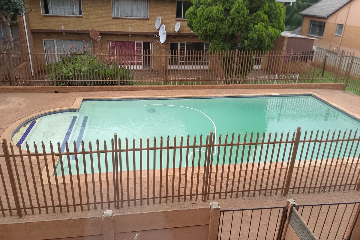 Spacious 2-Bedroom Duplex for Sale in Marwyn Complex – Windsor East, Randburg - Photo 3