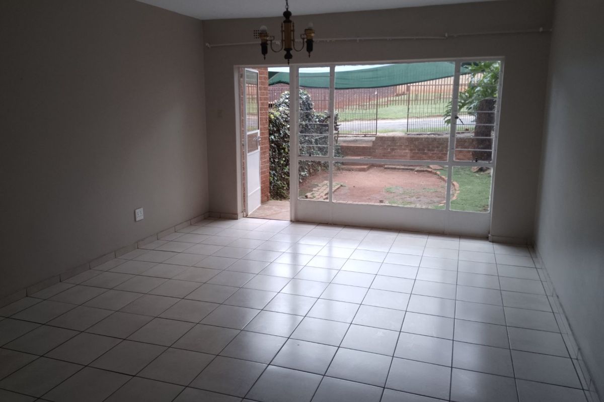 Spacious 2-Bedroom Duplex for Sale in Marwyn Complex – Windsor East, Randburg - Photo 4