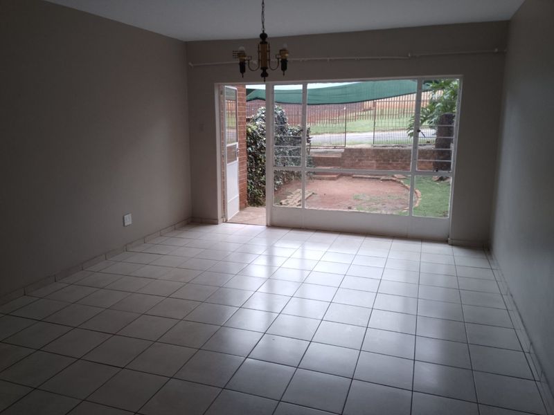 Spacious 2-Bedroom Duplex for Sale in Marwyn Complex – Windsor East, Randburg - Photo 4