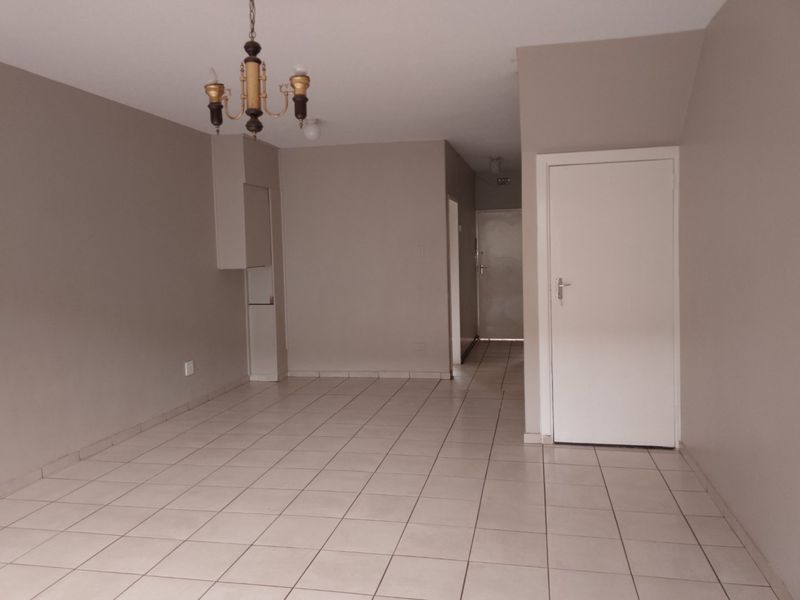 Spacious 2-Bedroom Duplex for Sale in Marwyn Complex – Windsor East, Randburg - Photo 9