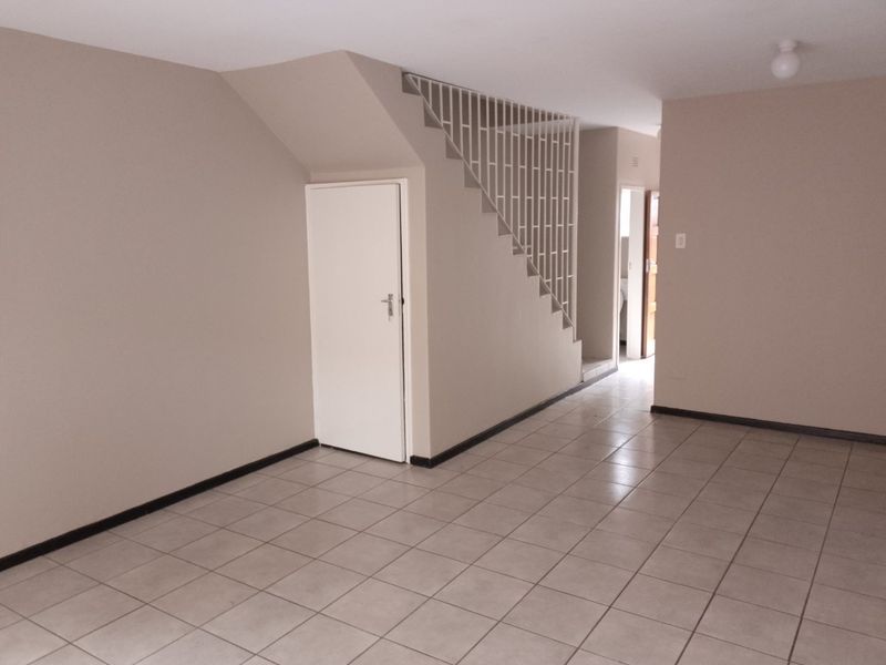 Spacious 2-Bedroom Duplex for Sale in Marwyn Complex – Windsor East, Randburg - Photo 7