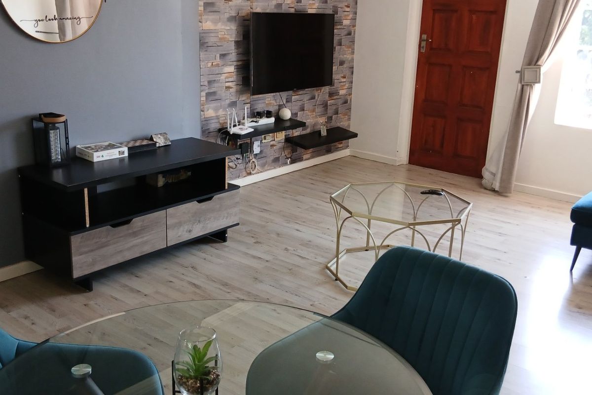 2 Bed Apartment in Clarendon for Sale - Photo 2