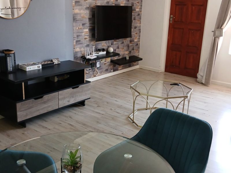 2 Bed Apartment in Clarendon for Sale - Photo 2