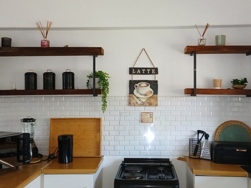 2 Bed Apartment in Clarendon for Sale - Photo 8