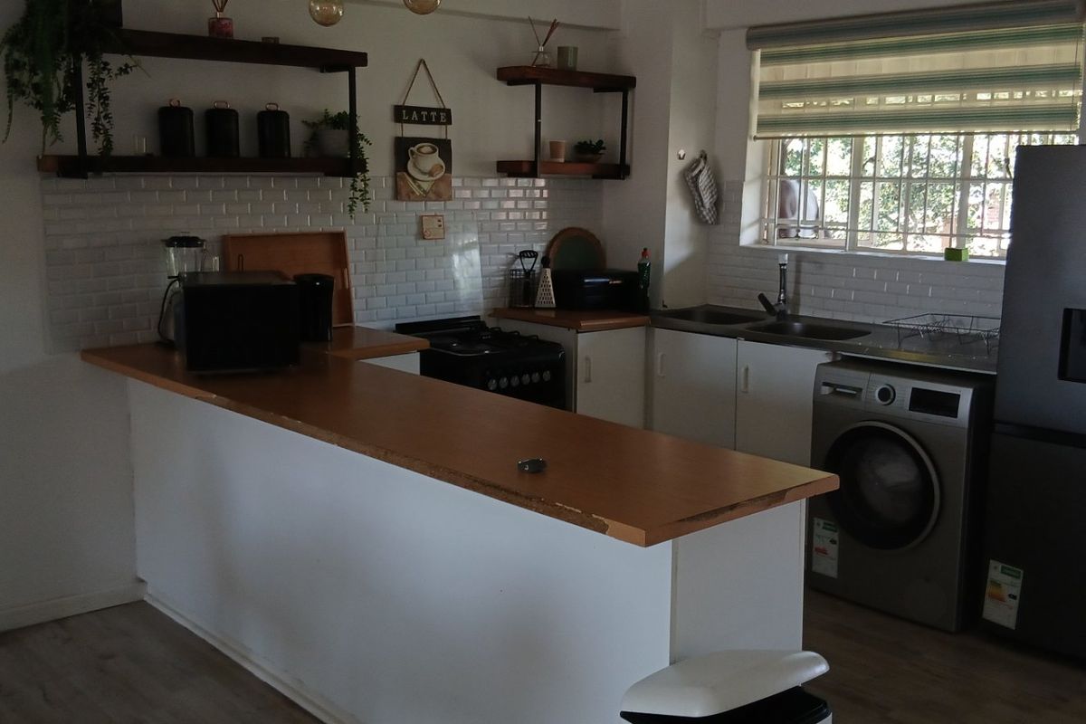 2 Bed Apartment in Clarendon for Sale - Photo 5