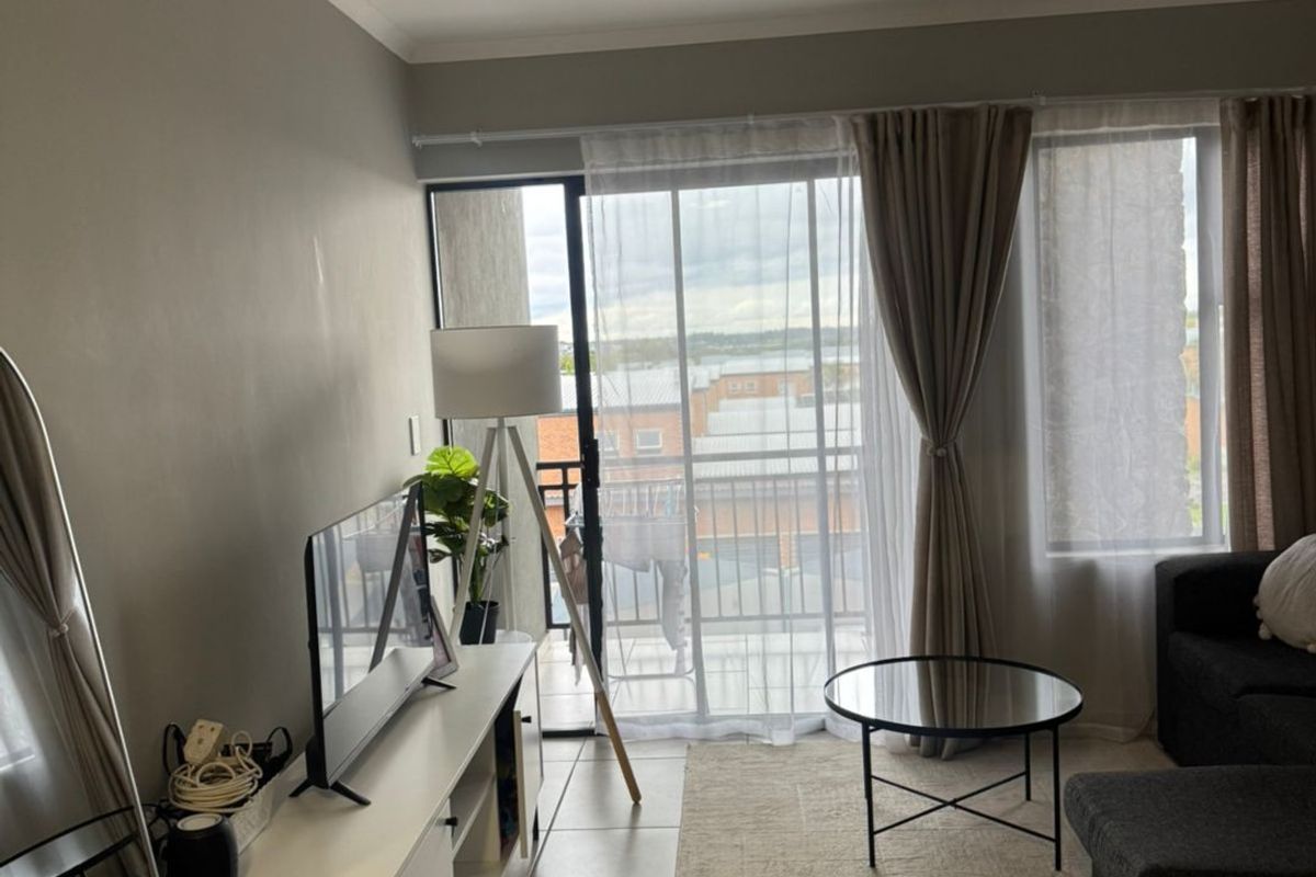 2 bed Apartment for Sale In Glen Marais  - Photo 2