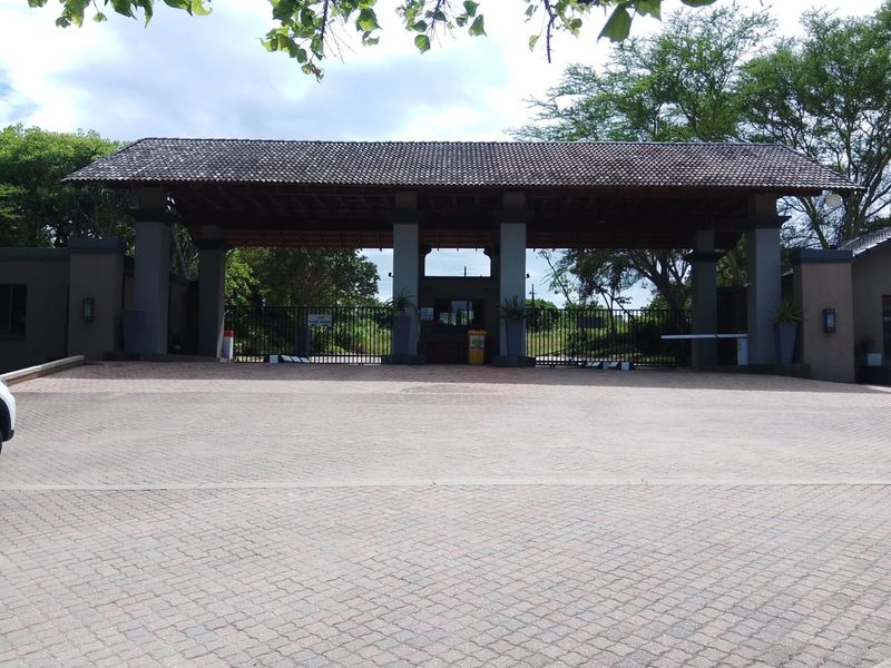 Large 13 758 m2 Stand Available in the Prestigious Wild Fig Country Estate - Photo 2