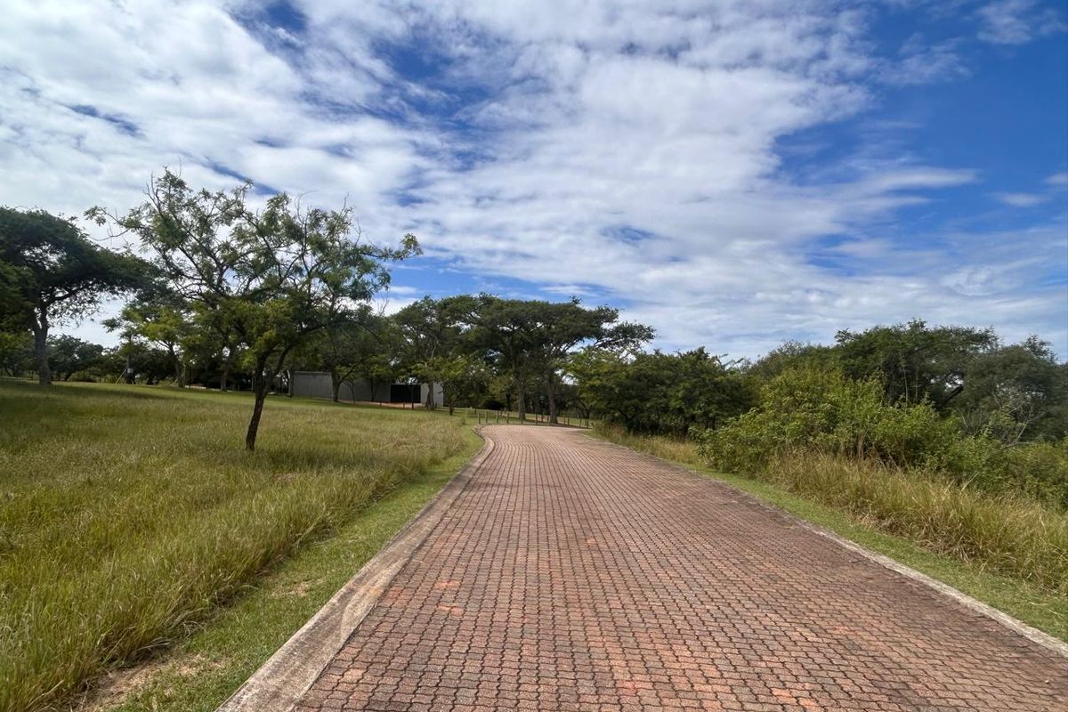 Large 13 758 m2 Stand Available in the Prestigious Wild Fig Country Estate - Photo 5