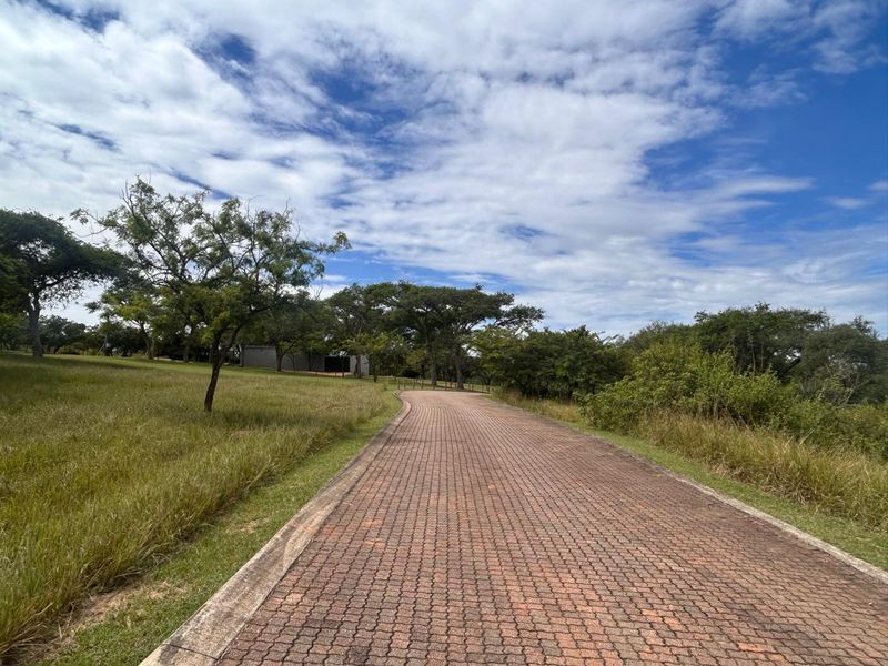 Large 13 758 m2 Stand Available in the Prestigious Wild Fig Country Estate - Photo 5