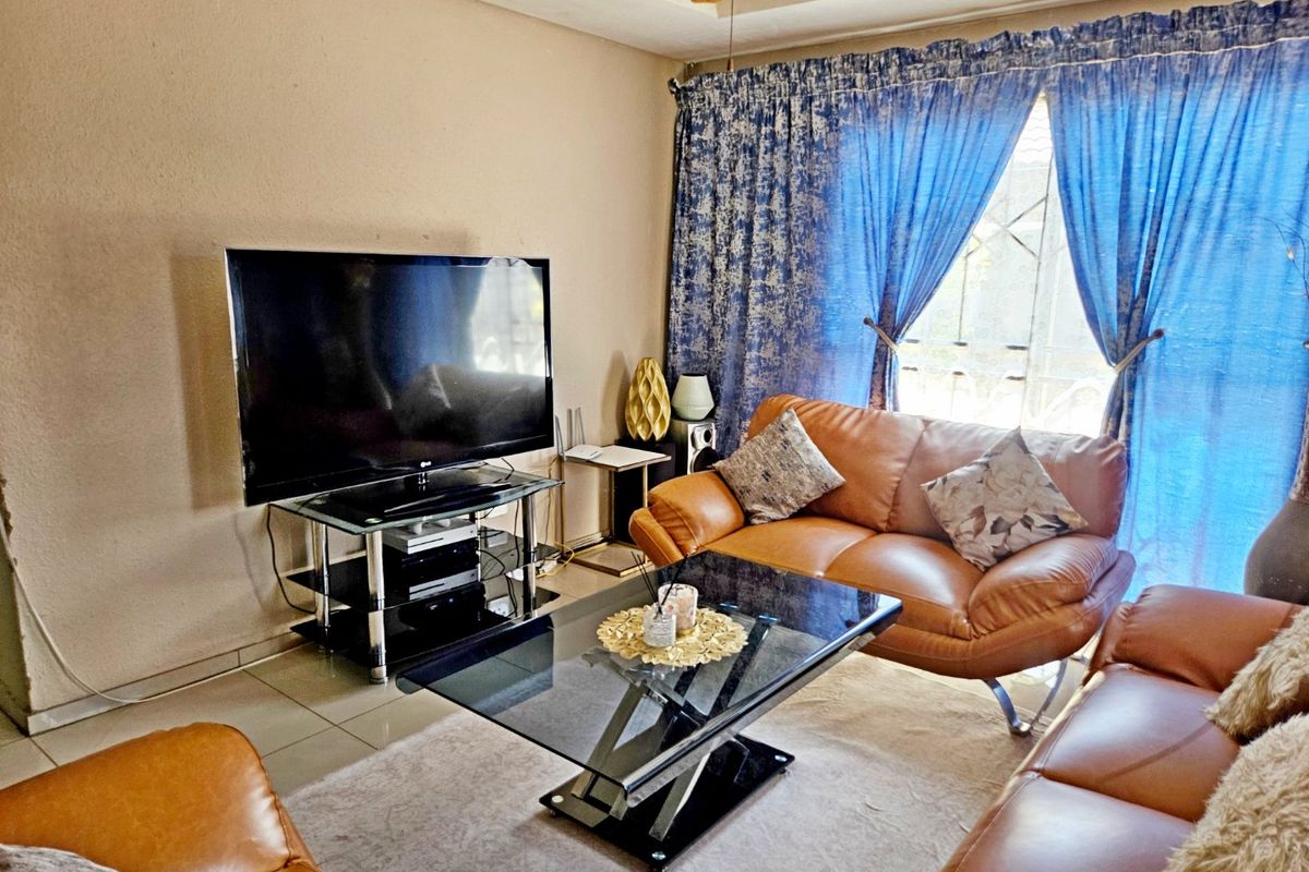 Stunning 3-Bedroom Family Home – A Beautiful Home for the Whole Family - Photo 3