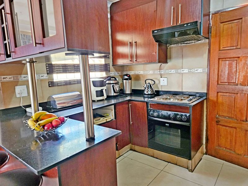 Stunning 3-Bedroom Family Home – A Beautiful Home for the Whole Family - Photo 8