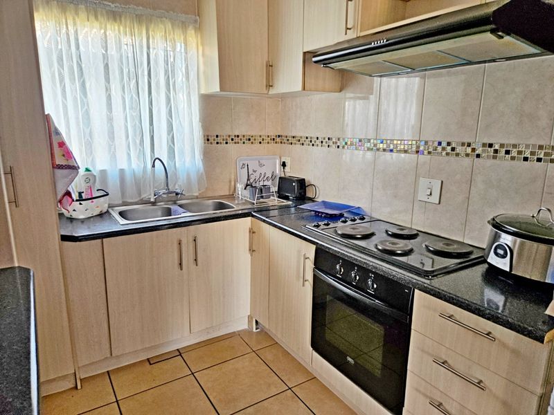 Renovated 2-Bedroom Simplex – Just Move In! Perfect for First-Time Buyers or Investors - Photo 9