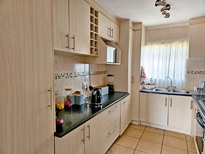 Renovated 2-Bedroom Simplex – Just Move In! Perfect for First-Time Buyers or Investors - Photo 7