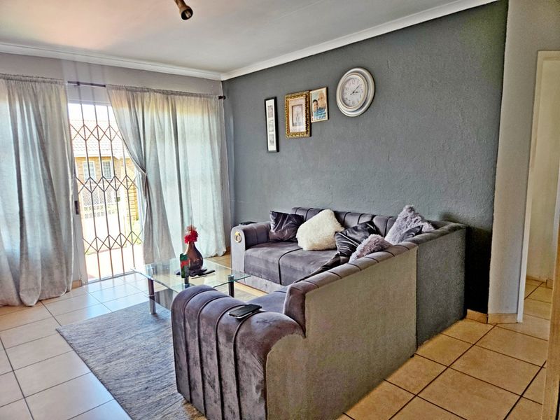 Renovated 2-Bedroom Simplex – Just Move In! Perfect for First-Time Buyers or Investors - Photo 6