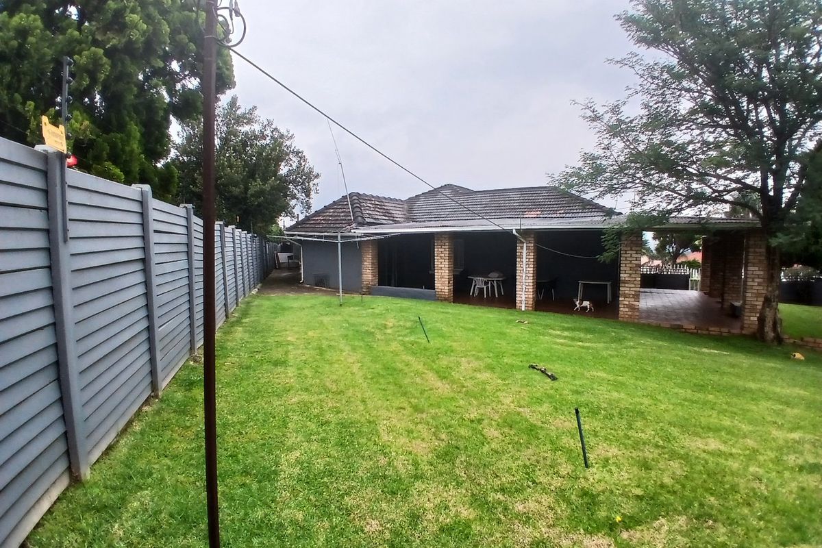 Spacious 3 bedroom 1 bathroom Family Home - Photo 3