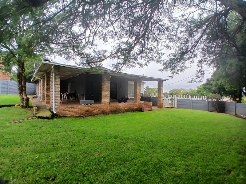 Spacious 3 bedroom 1 bathroom Family Home - Photo 2