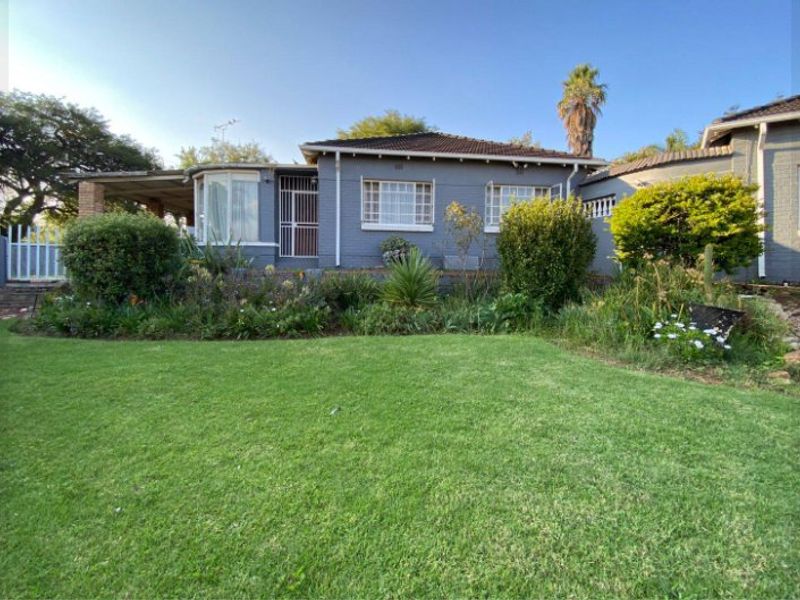 Spacious 3 bedroom 1 bathroom Family Home - Photo 1